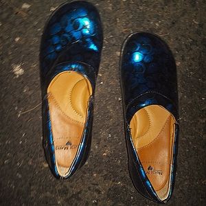 Blue metallic nursing clogs size 6